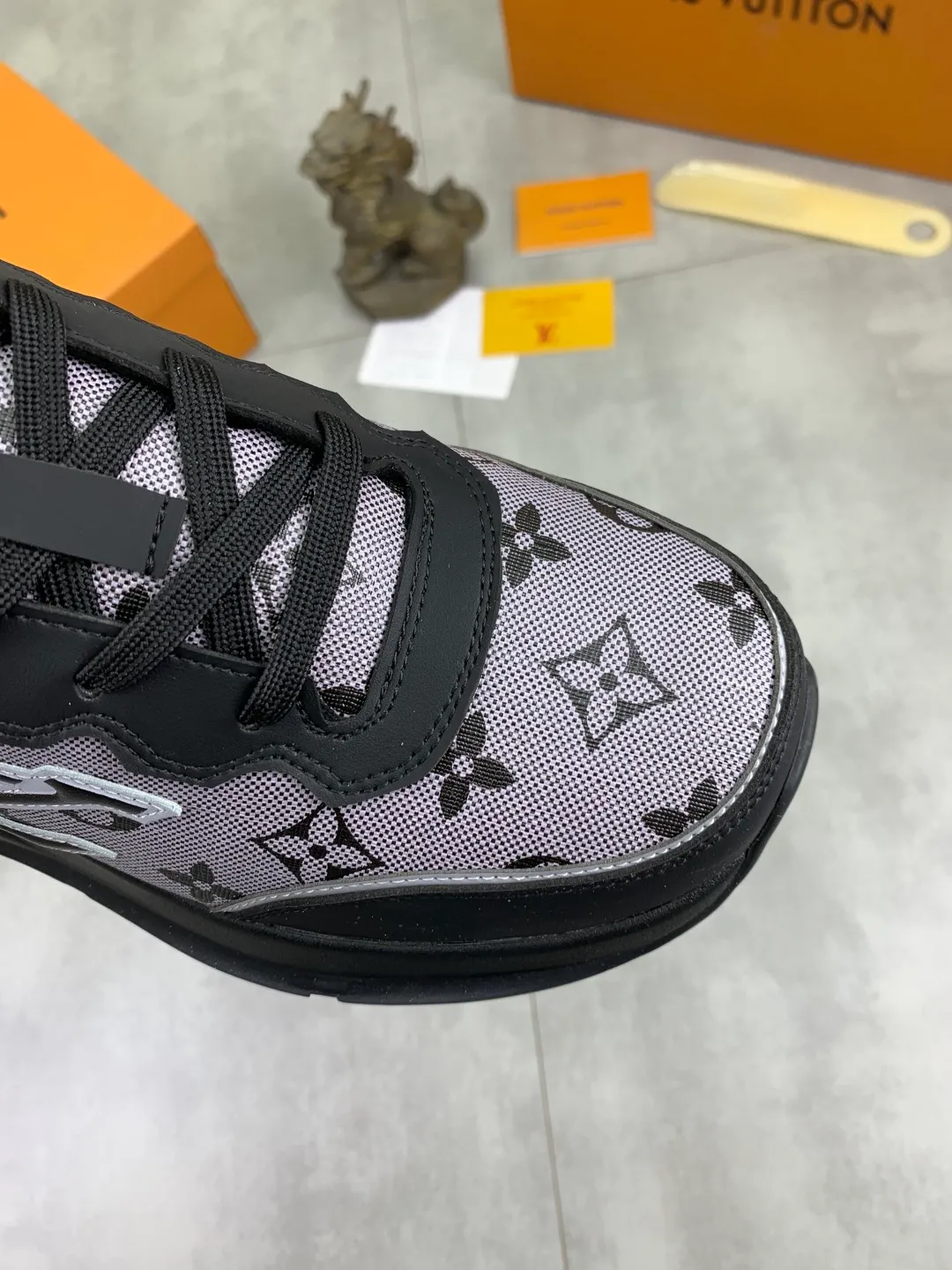 Men's men's shoes💰P440💰[New model]🆘[Louis Vuitton] LV official website latest model🎁casual and fashionable men's shoes👟hot style💥simple and elegant style, exclusive for trendy men. Unique official website latest brand elements👑original decoration, fashionable and generous, the fabric is made of original calfskin➕comfortable and breathable mesh lining➕pig skin lining ✅The official website specifies wear-resistant casual outsole, the classic model is taken in real life🎬Color: 2️⃣colors available😍Number of codes: 38-44 (45 46 customized)